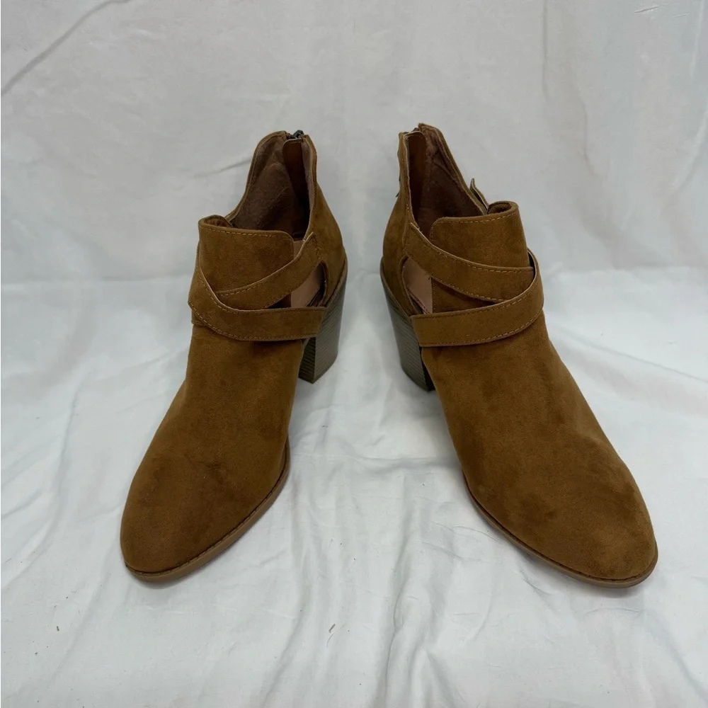NWOT Rampage Women Vedette Brown/Camel Suede Strap Heel Bootie Sz 10‎